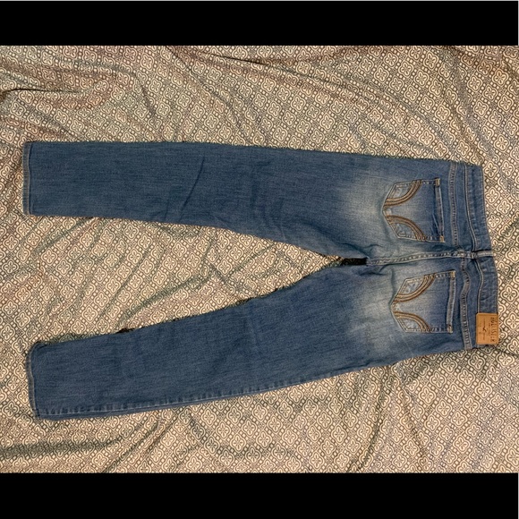 Hollister Low Rise Med Wash Skinny Jeans - Picture 3 of 3